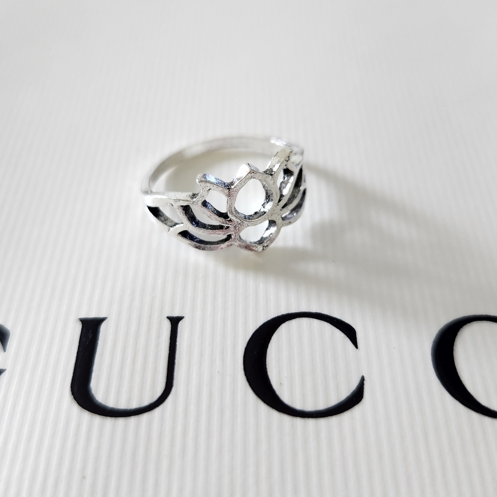 🔷️ Sterling Silver Lotus Design Statement Ring Size 7